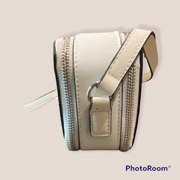 Guess camera crossbody bag - Picture 7 of 10